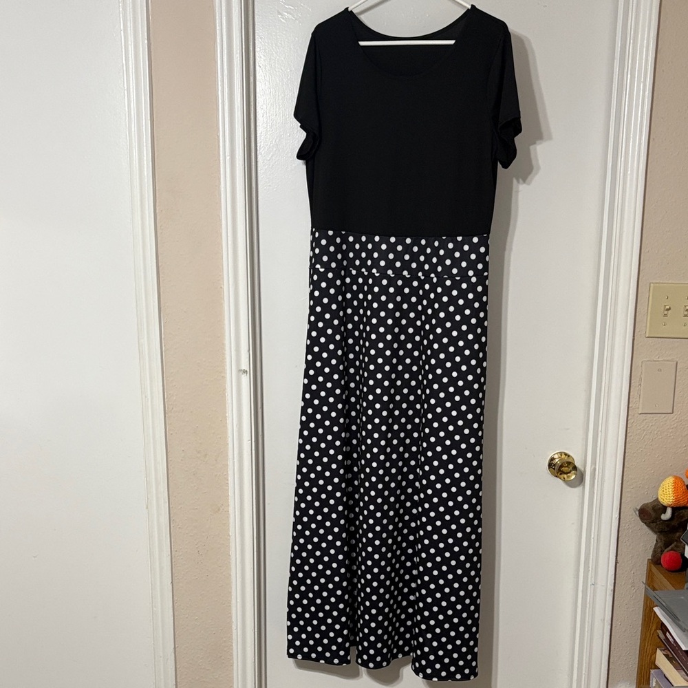 NWOT Elegant Black and White Polka Dot Dress